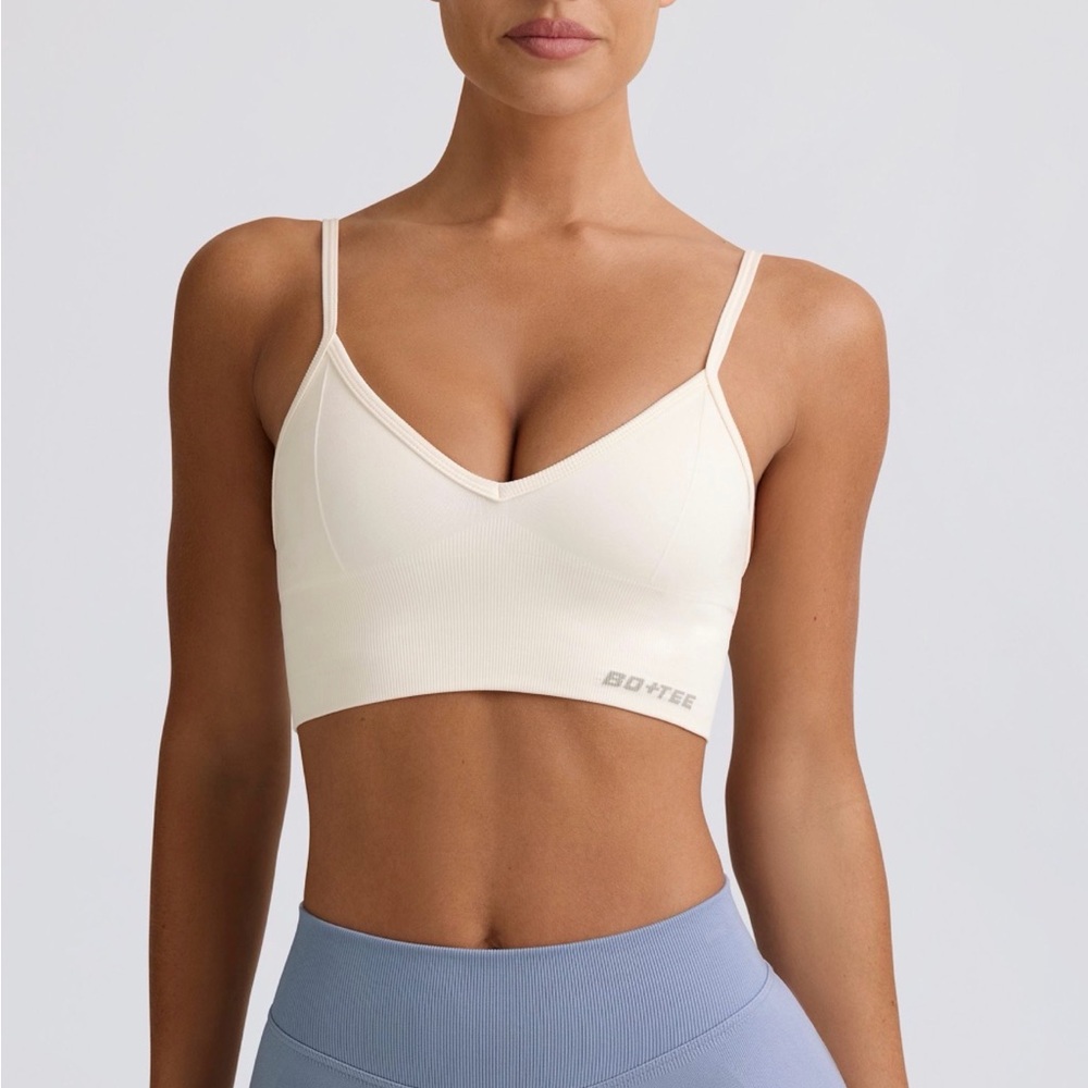 Bo+Tee OH POLLY Define Luxe V-Neck Sports Bra in White